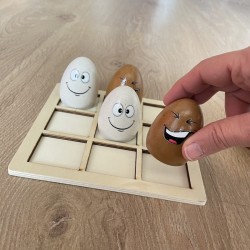 Tres en raya con forma de huevos