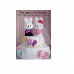 Tarjeta de felicitación para boda, con tarta nupcial y pareja de conejitos. Para celebrar matrimonios y recién casados.